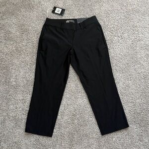 NWT Nike Women’s Dri-fit Classic Black Cropped Golf Pants - Size 6 $85